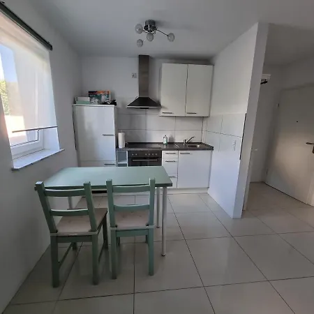 Landau, Schoene Helle Gemuetliche Апартаменты