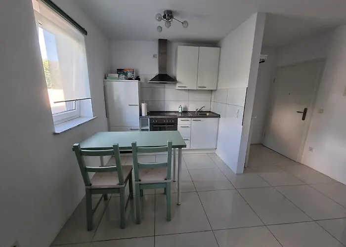 Landau, Schoene Helle Gemuetliche Апартаменты